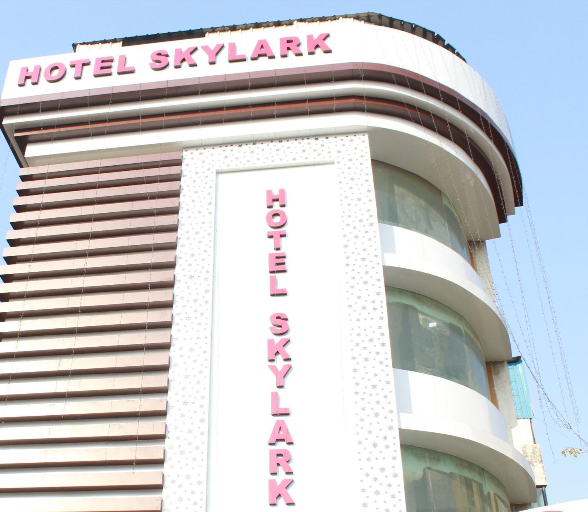 Hotel Skylark Vapi Buitenkant foto