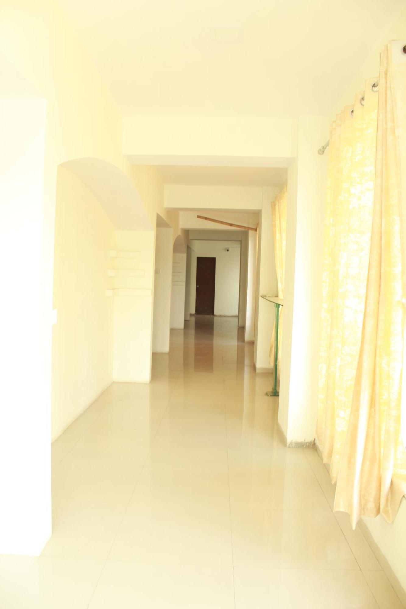 Hotel Skylark Vapi Buitenkant foto