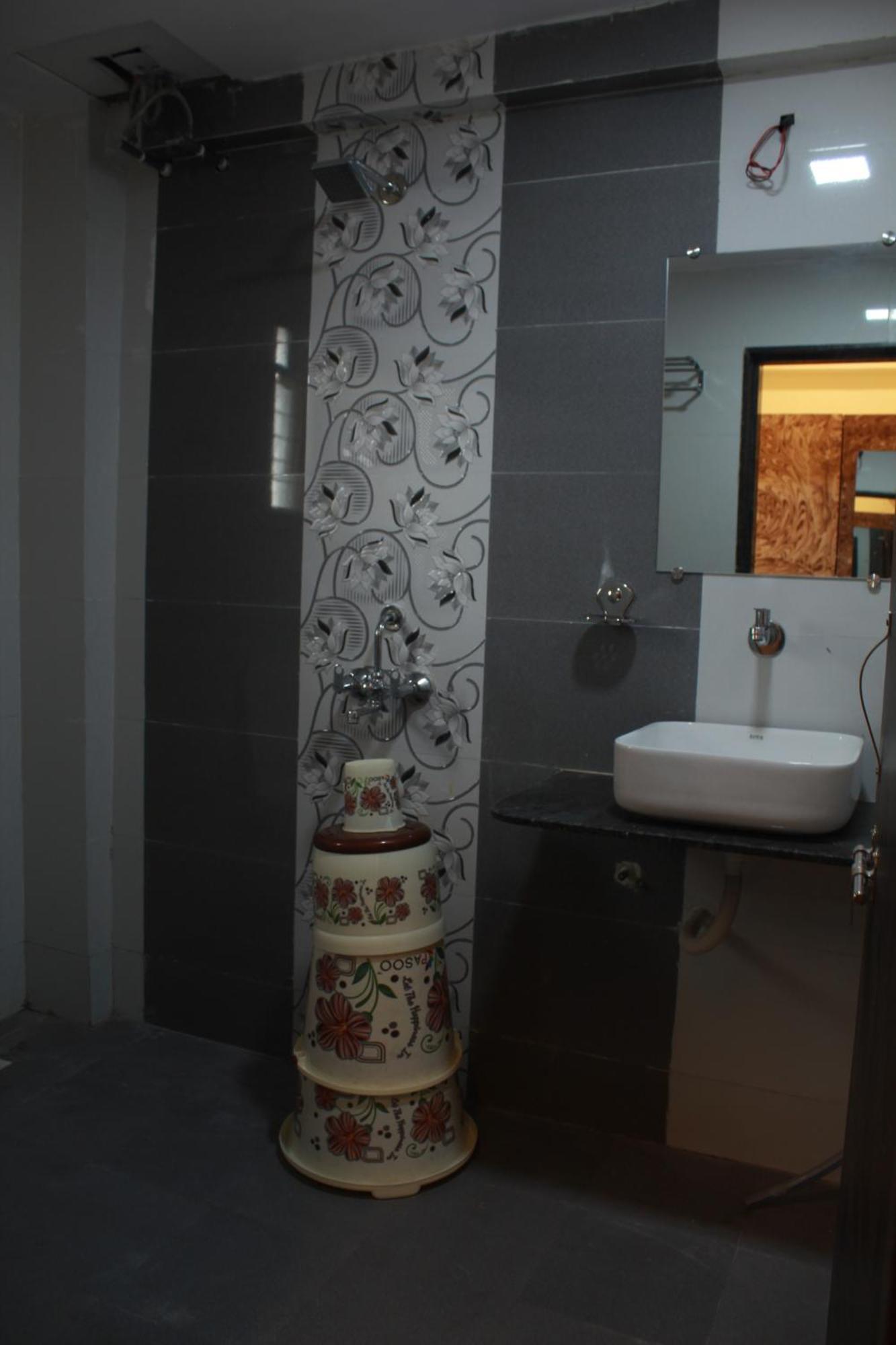 Hotel Skylark Vapi Buitenkant foto