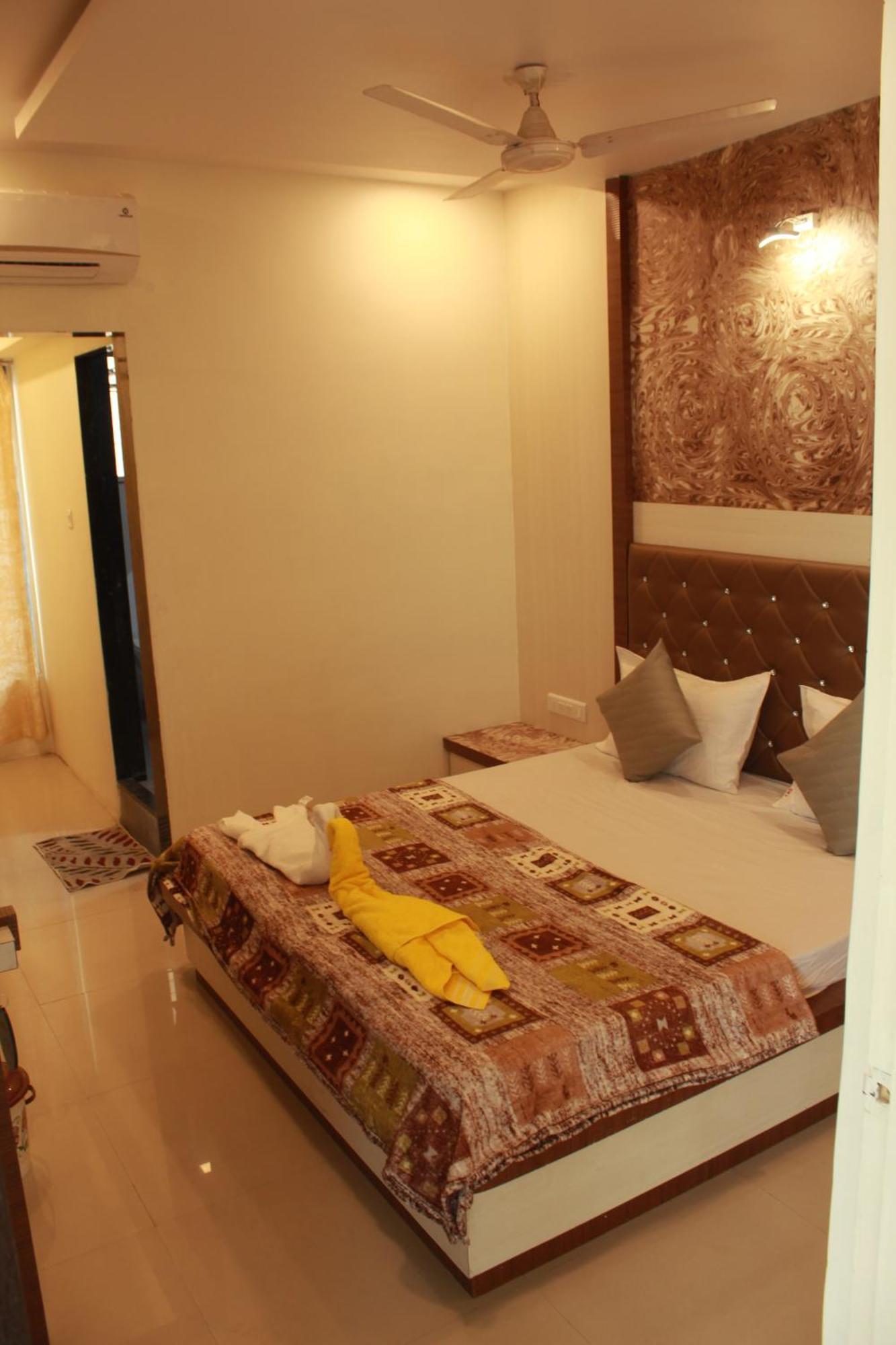 Hotel Skylark Vapi Buitenkant foto