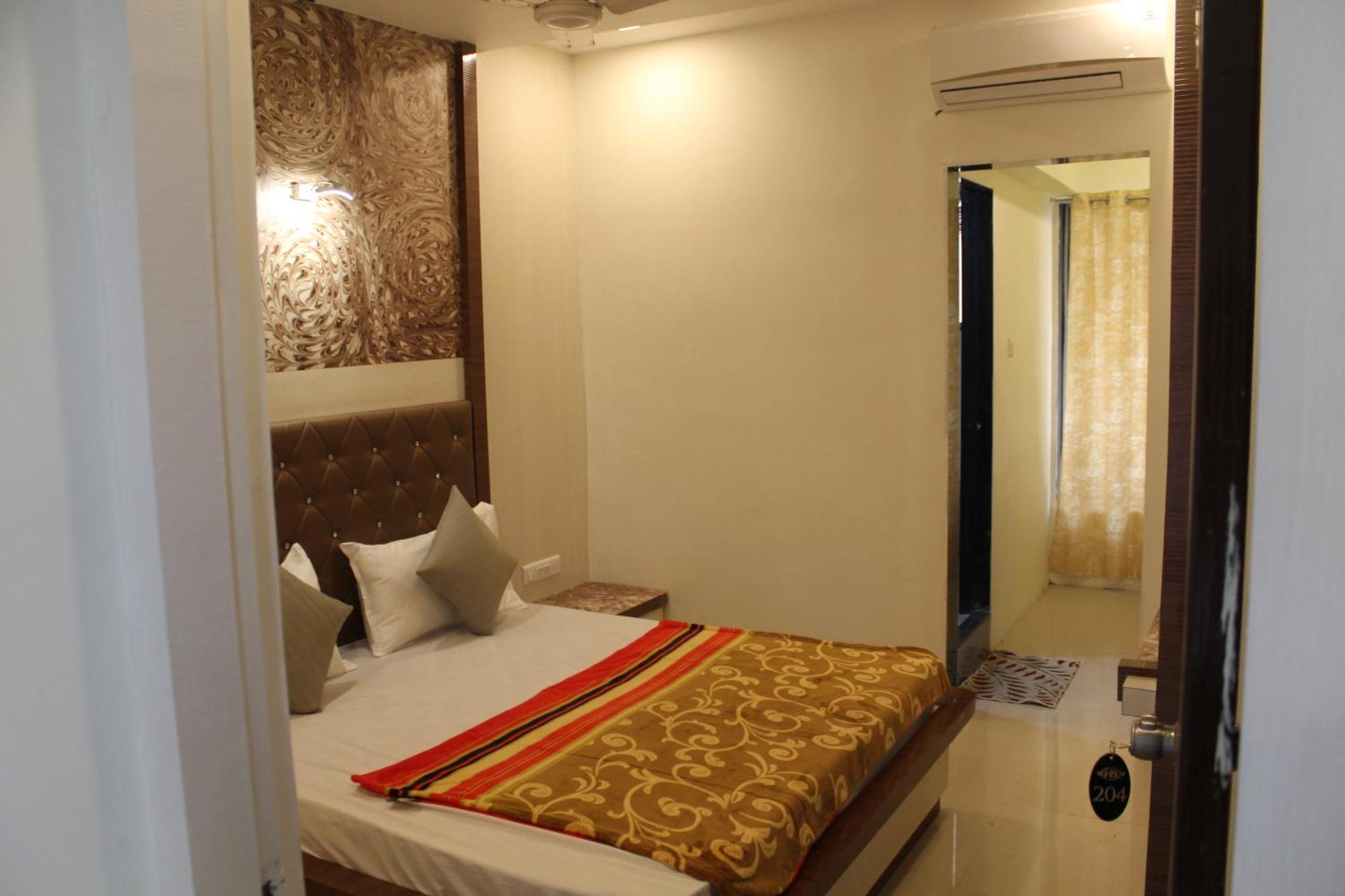 Hotel Skylark Vapi Buitenkant foto