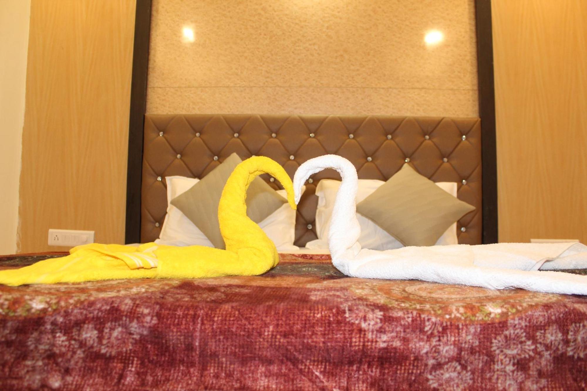 Hotel Skylark Vapi Buitenkant foto