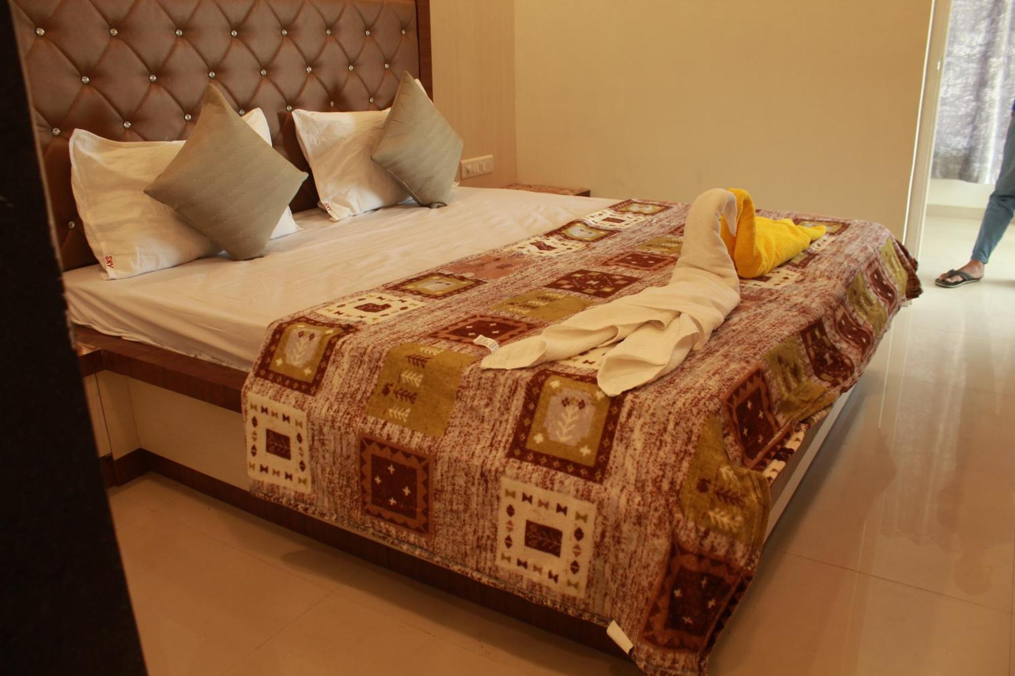 Hotel Skylark Vapi Buitenkant foto